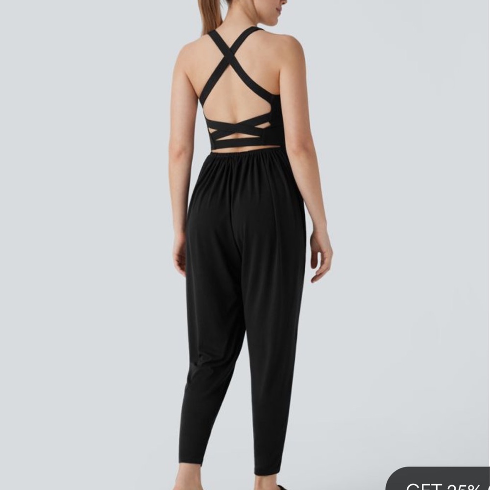 Chic Black Cross-Back Jumpsuit